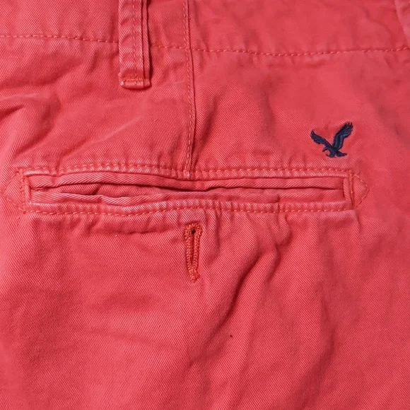 American Eagle Outfitters Men's Red Flat Front Shorts - Picture 6 of 7